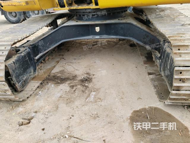 轉(zhuǎn)盤和下車架正前（工作和回轉(zhuǎn)裝置）