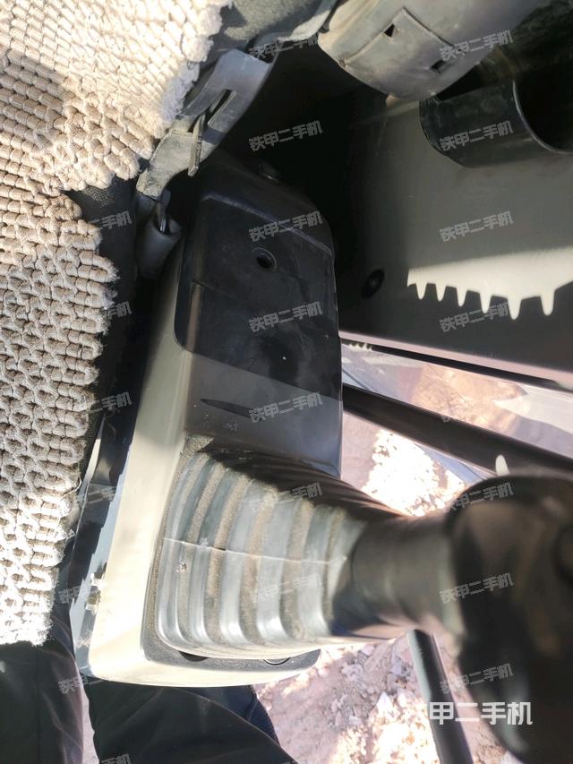 座椅左側(cè)控制臺(tái)/音響/含左手柄(駕駛室部分) 座椅左側(cè)控制臺(tái)/音響/含左手柄(駕駛室部分)