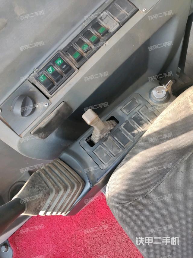 座椅右側(cè)控制臺/鑰匙門/油門/含右手柄（駕駛室部分）