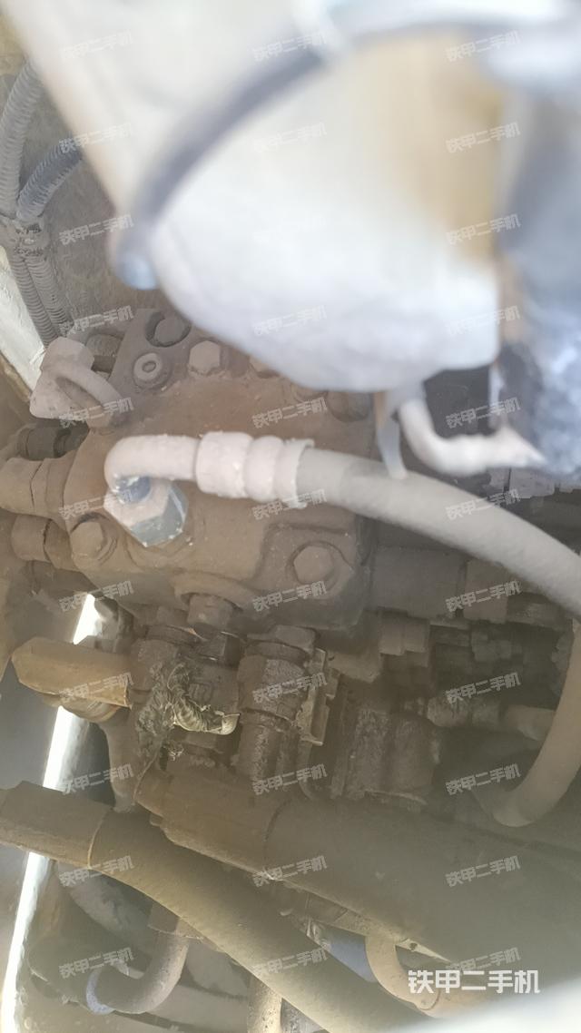 回轉(zhuǎn)馬達(dá)和主控閥（整機(jī)外觀）