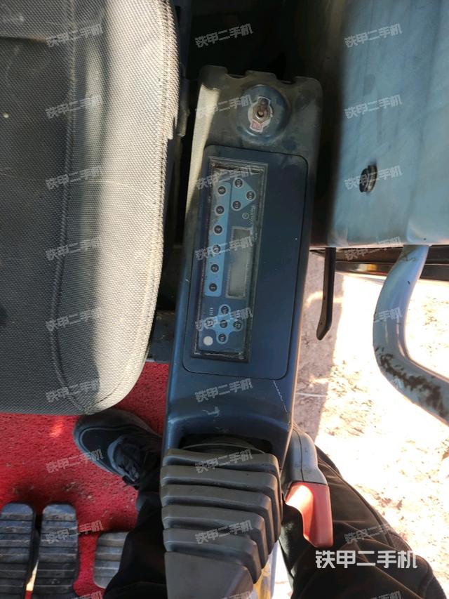 座椅左側(cè)控制臺/音響/含左手柄（駕駛室部分）