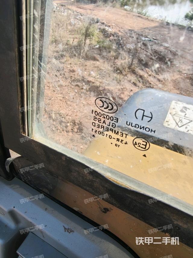 后窗玻璃角標（駕駛室部分）