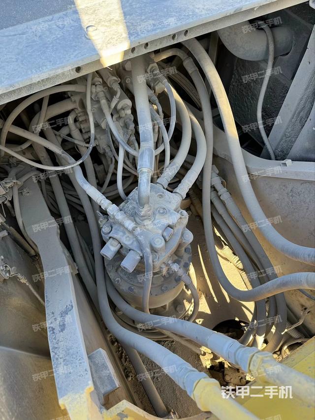 回轉(zhuǎn)馬達和主控閥（整機外觀）