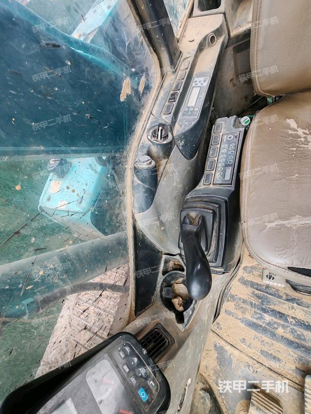 座椅右側(cè)控制臺/鑰匙門/油門/含右手柄（駕駛室部分）