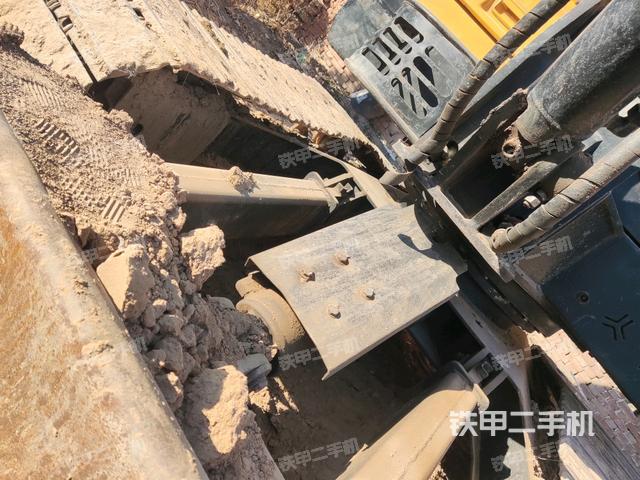 轉(zhuǎn)盤和下車架正前（工作和回轉(zhuǎn)裝置）