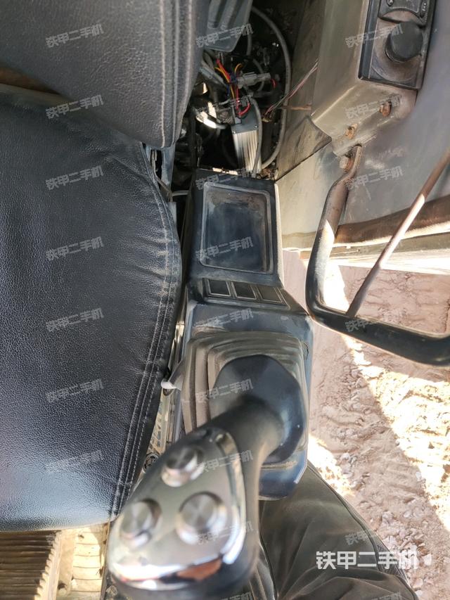 座椅左側(cè)控制臺(tái)/音響/含左手柄（駕駛室部分）