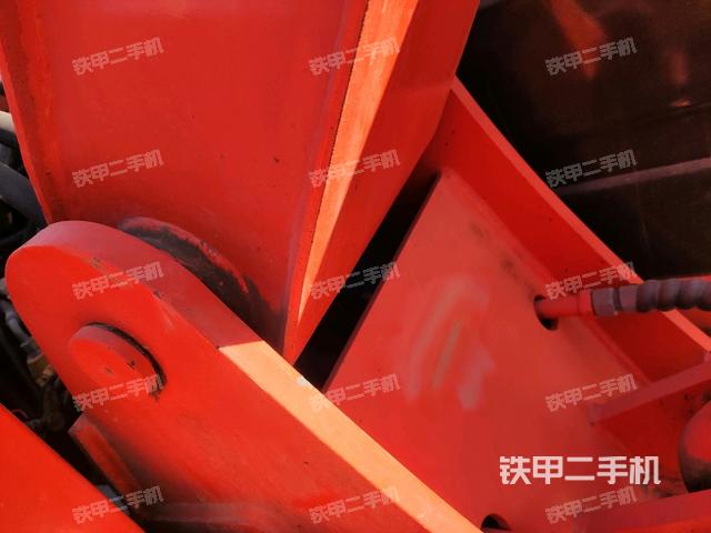 大臂根部?斜（工作和回轉(zhuǎn)裝置）