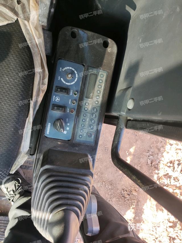 座椅左側(cè)控制臺/音響/含左手柄（駕駛室部分）