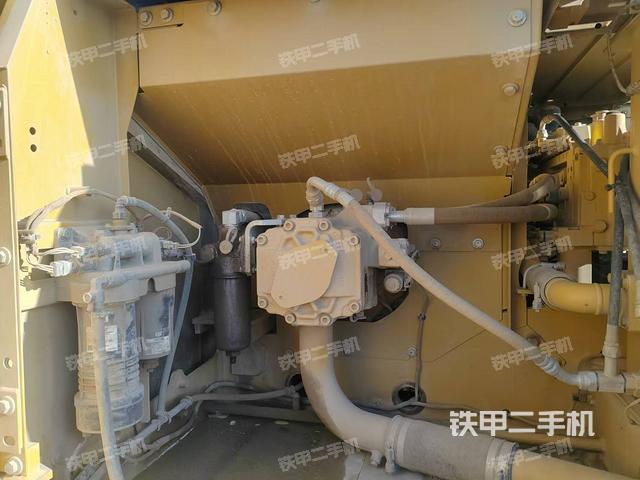 液壓泵艙室正面整體(整機(jī)外觀) 液壓泵艙室正面整體(整機(jī)外觀)