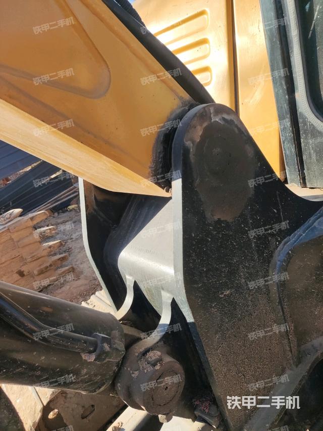 大臂根部?斜（工作和回轉(zhuǎn)裝置）