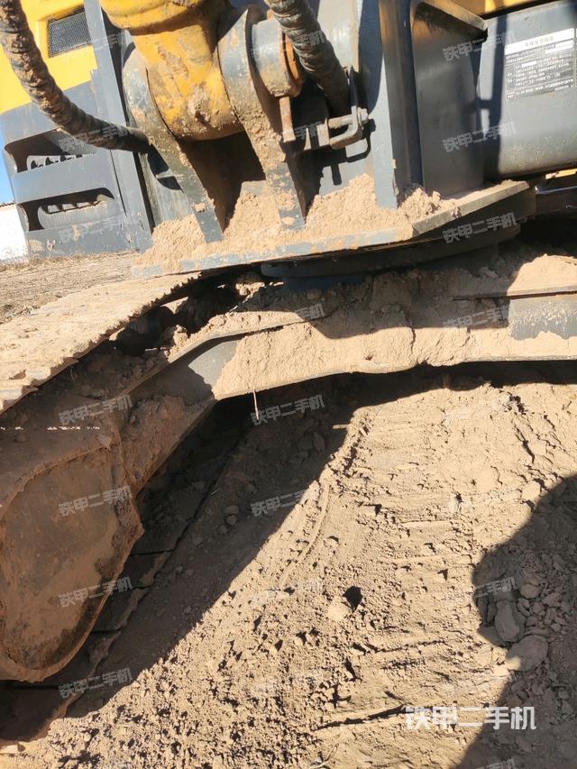 轉(zhuǎn)盤和下車架正前（工作和回轉(zhuǎn)裝置）