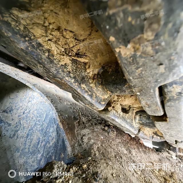 單側(cè)履帶整體(整機(jī)外觀) 單側(cè)履帶整體(整機(jī)外觀)