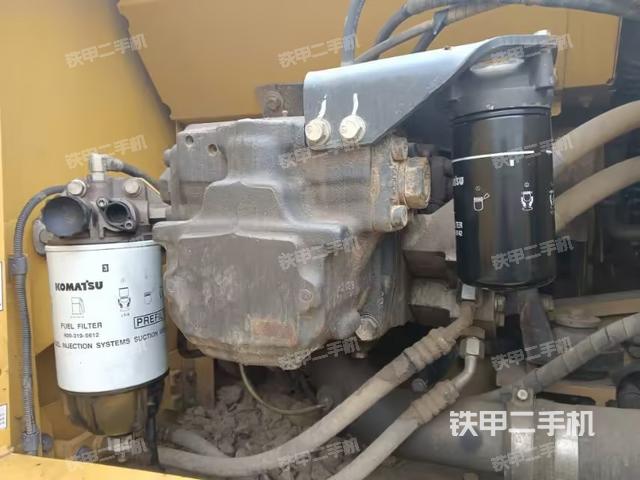 液壓泵艙室正面整體(整機(jī)外觀) 液壓泵艙室正面整體(整機(jī)外觀)