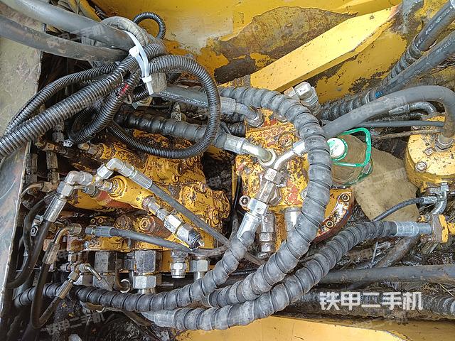 回转马达和主控阀（整机外观）