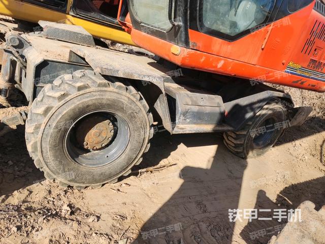 右側(cè)履帶整體?（行走機(jī)構(gòu)）