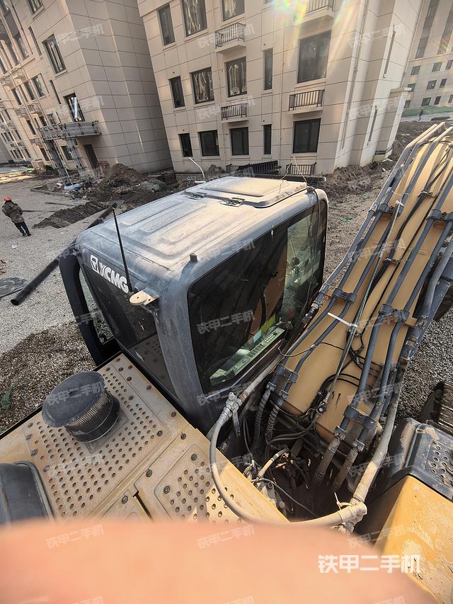 驾驶室顶部（整机外观）