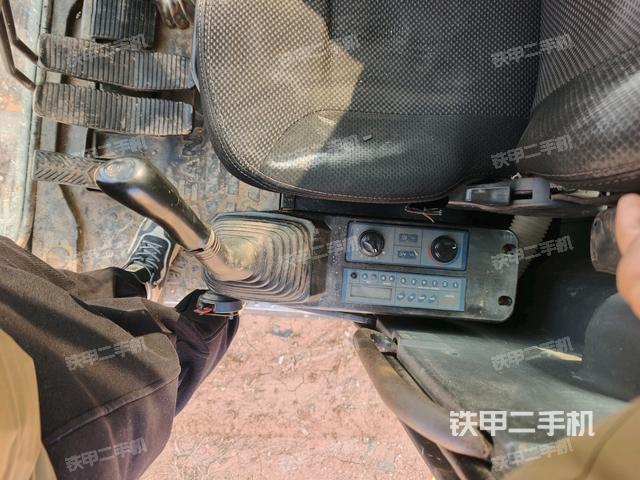 座椅左側(cè)控制臺/音響/含左手柄（駕駛室部分）
