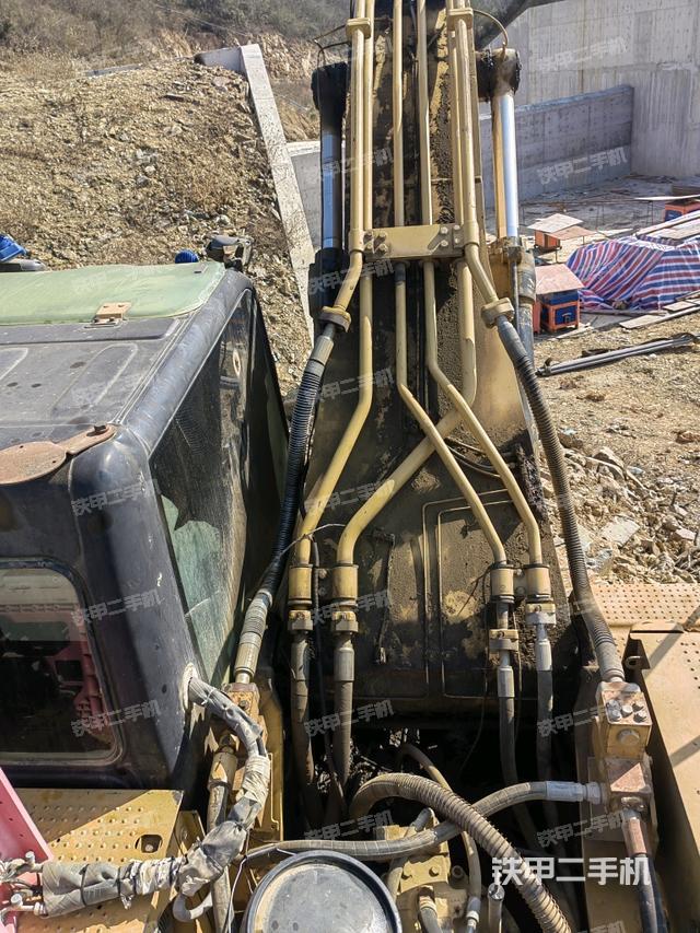 大臂背部俯視（工作和回轉(zhuǎn)裝置）