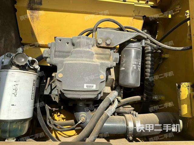 液壓泵艙室正面整體(整機(jī)外觀) 液壓泵艙室正面整體(整機(jī)外觀)