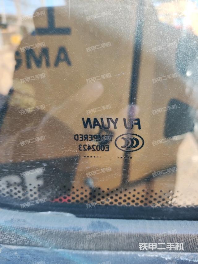 后窗玻璃角標（駕駛室部分）