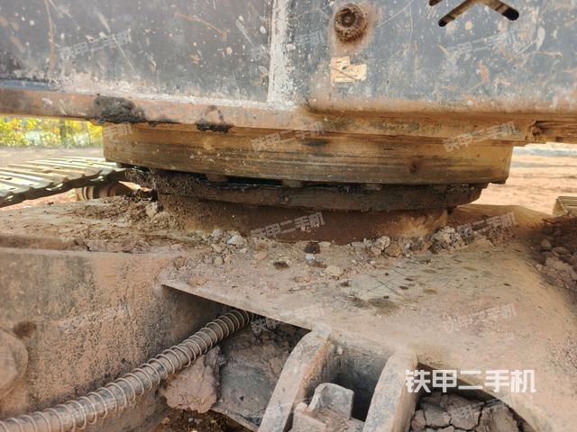 轉(zhuǎn)盤和下車架正前（工作和回轉(zhuǎn)裝置）