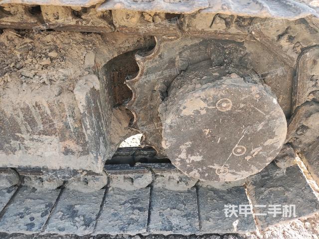 左驅(qū)動輪（行走機構(gòu)）