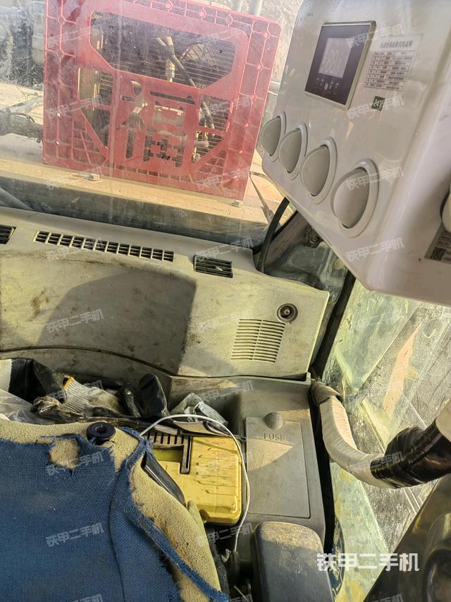 座椅右側(cè)控制臺/鑰匙門/油門/含右手柄（駕駛室部分）