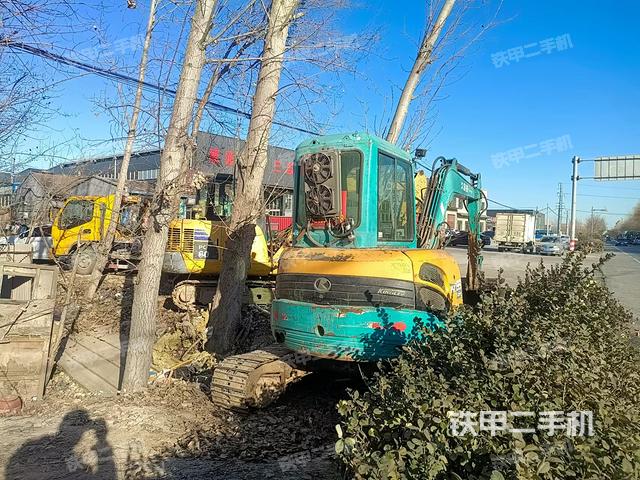 液壓泵艙室正面整體（整機(jī)外觀）