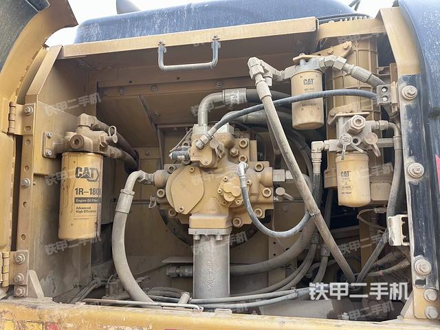 液壓泵艙室正面整體(整機(jī)外觀) 液壓泵艙室正面整體(整機(jī)外觀)