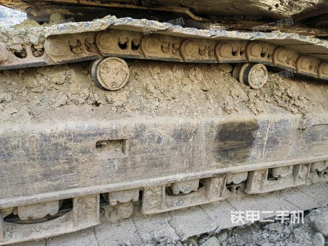 右驅(qū)動輪（行走機構(gòu)）