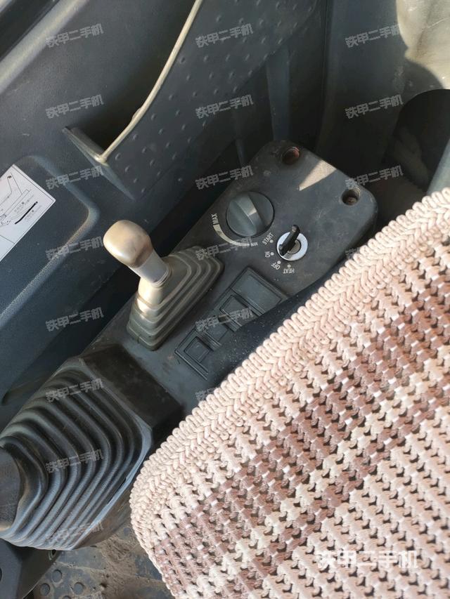 座椅右側(cè)控制臺/鑰匙門/油門/含右手柄（駕駛室部分）