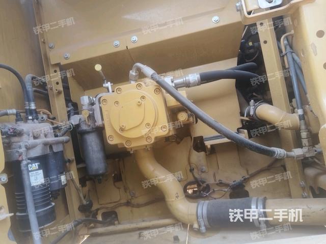 液壓泵艙室正面整體(整機(jī)外觀) 液壓泵艙室正面整體(整機(jī)外觀)