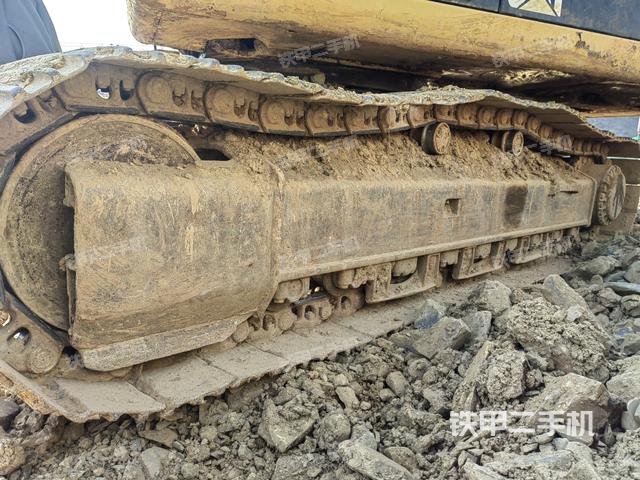 左驅(qū)動輪（行走機構(gòu)）