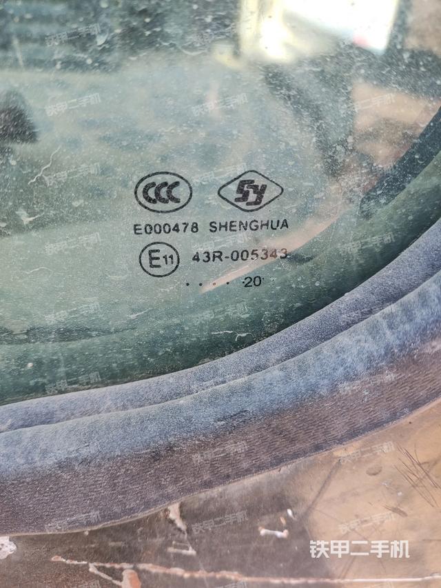 后窗玻璃角標（駕駛室部分）