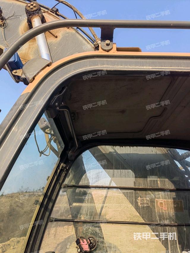 左后方玻璃角標（駕駛室部分）