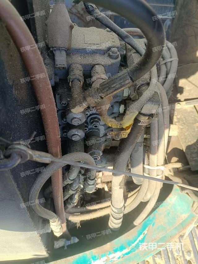 回轉(zhuǎn)馬達(dá)和主控閥（整機(jī)外觀）