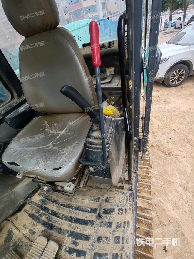 座椅左側(cè)控制臺/音響/含左手柄（駕駛室部分）