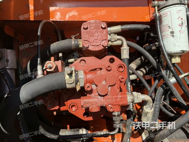 液壓泵艙室正面整體（整機(jī)外觀）