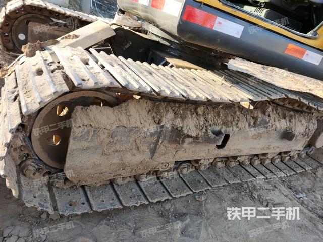 左側(cè)履帶整體?(行走機(jī)構(gòu)) 左側(cè)履帶整體?(行走機(jī)構(gòu))