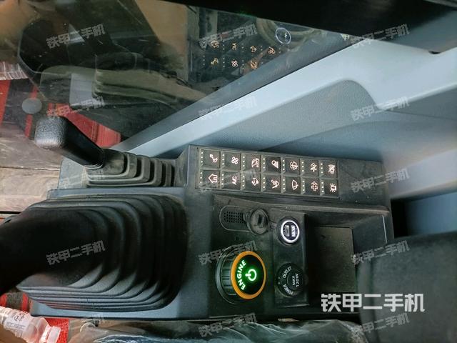 座椅右側(cè)控制臺/鑰匙門/油門/含右手柄（駕駛室部分）