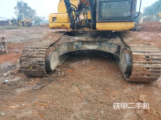 轉(zhuǎn)盤和下車架正前（工作和回轉(zhuǎn)裝置）