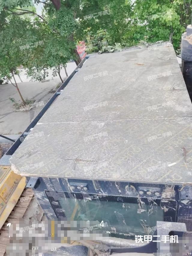 駕駛室頂部（整機外觀）