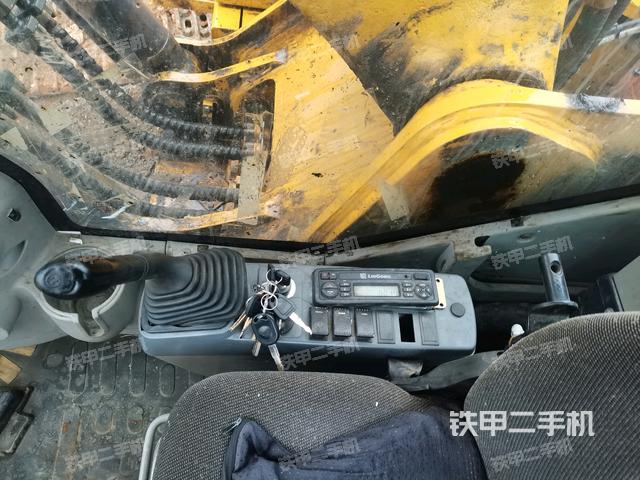 座椅右側(cè)控制臺/鑰匙門/油門/含右手柄（駕駛室部分）