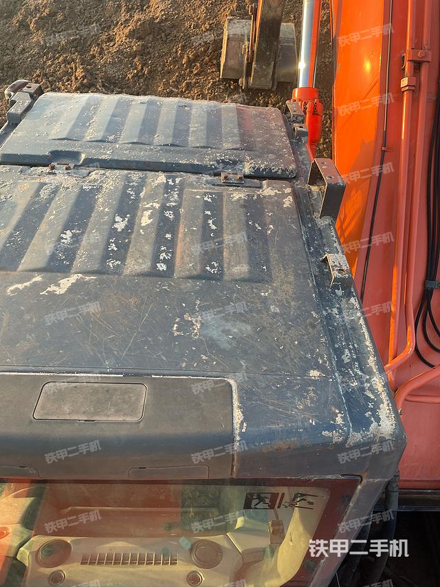 驾驶室顶部（整机外观）