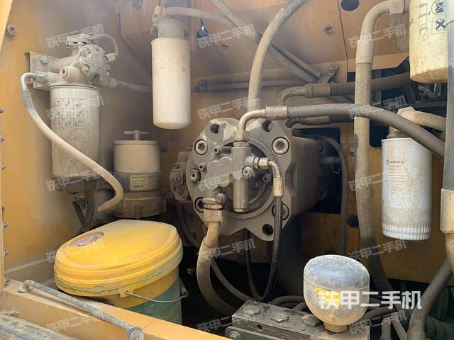液壓泵艙室正面整體(整機(jī)外觀) 液壓泵艙室正面整體(整機(jī)外觀)
