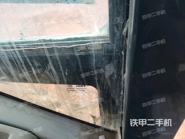 左后方玻璃角標（駕駛室部分）