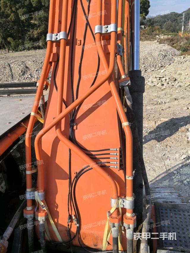 大臂背部俯視（工作和回轉(zhuǎn)裝置）