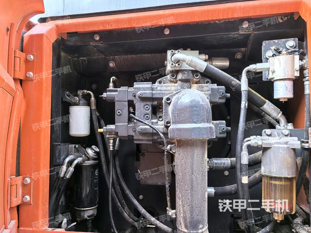 液壓泵斜45?左（大件艙室）