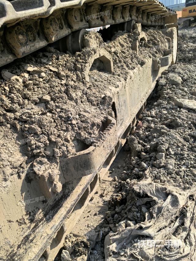 右側(cè)履帶整體(行走機(jī)構(gòu)) 右側(cè)履帶整體(行走機(jī)構(gòu))