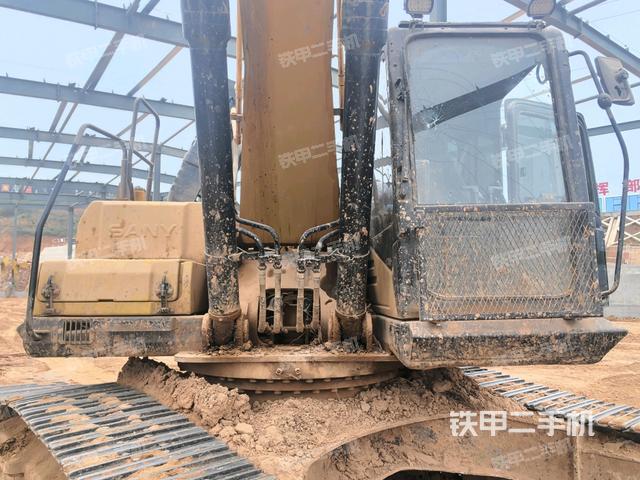 大臂油缸整體?豎拍(工作和回轉(zhuǎn)裝置) 大臂油缸整體?豎拍(工作和回轉(zhuǎn)裝置)